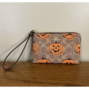 NWT‎ COACH 2025 Halloween Corner Zip Wristlet CCL20 Gold/Tan Signature Pumpkin